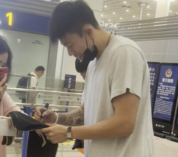 九游体育app官网张镇麟在今天中午如故抵达上海浦东机场-九游体育(NineGame Sports)官方网站 登录入口